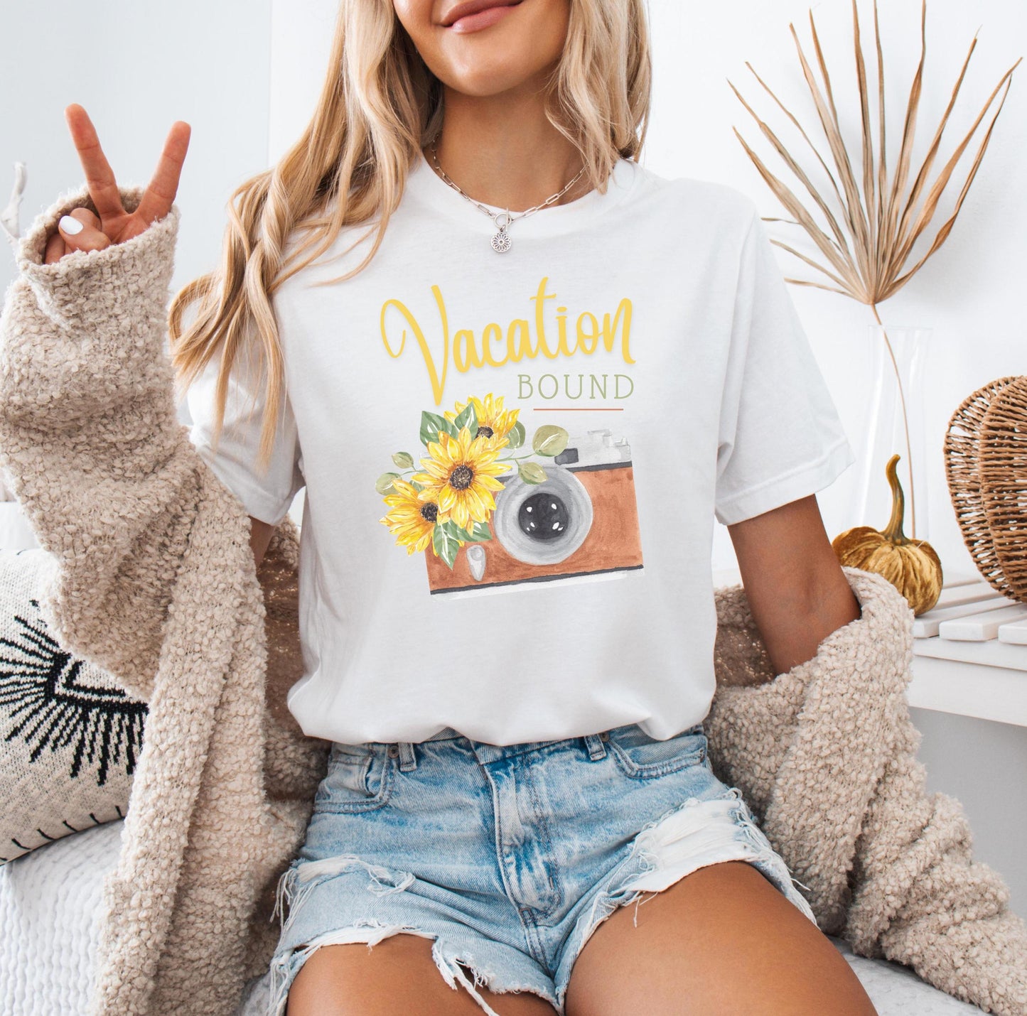 vacation bound t shirt vacation themed t shirt hot sweet tees women’s vacation shirt vacation ready wear summer vacation spring vacation free shipping gifts vintage camera themed t shirt vacation gift vintage camera themed tee